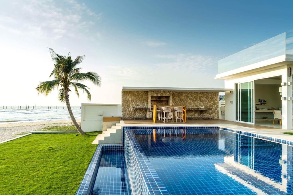 4 pool villas by the sea